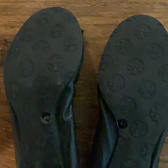 Black and Hold Leather Tory Burch Flats - Picture 6 of 7